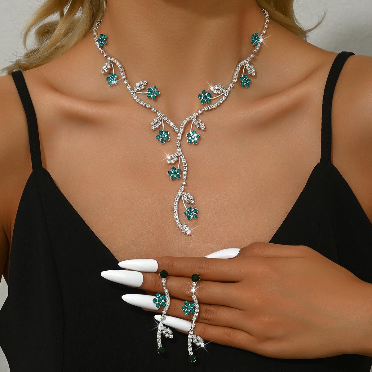 Fashionable flower inlaid rhinestone necklace jewelry set, design sense, temperament, wedding accessories