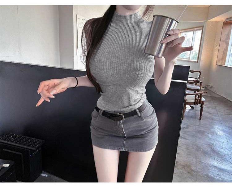 Slim Pure Desire Style Feminine Knit Vest with Half-High Collar
