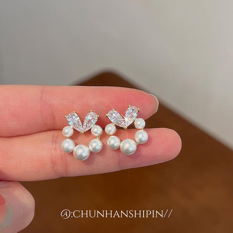 

Micro-set pearl zircon earclips without ear piercings, women s French light luxury retro temperament love earrings, unique design earrings