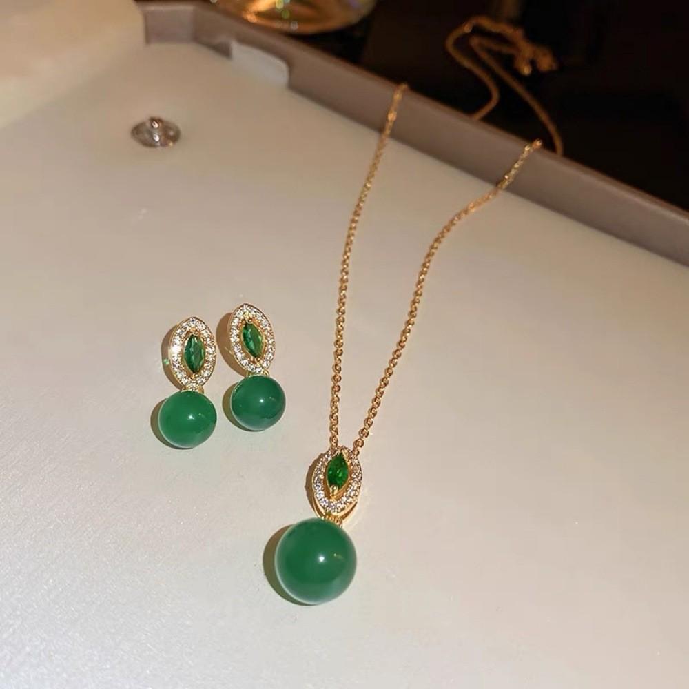

Women s Luxury Emerald Hetian Jade Necklace with Retro Diamond Stud Earrings Necklace