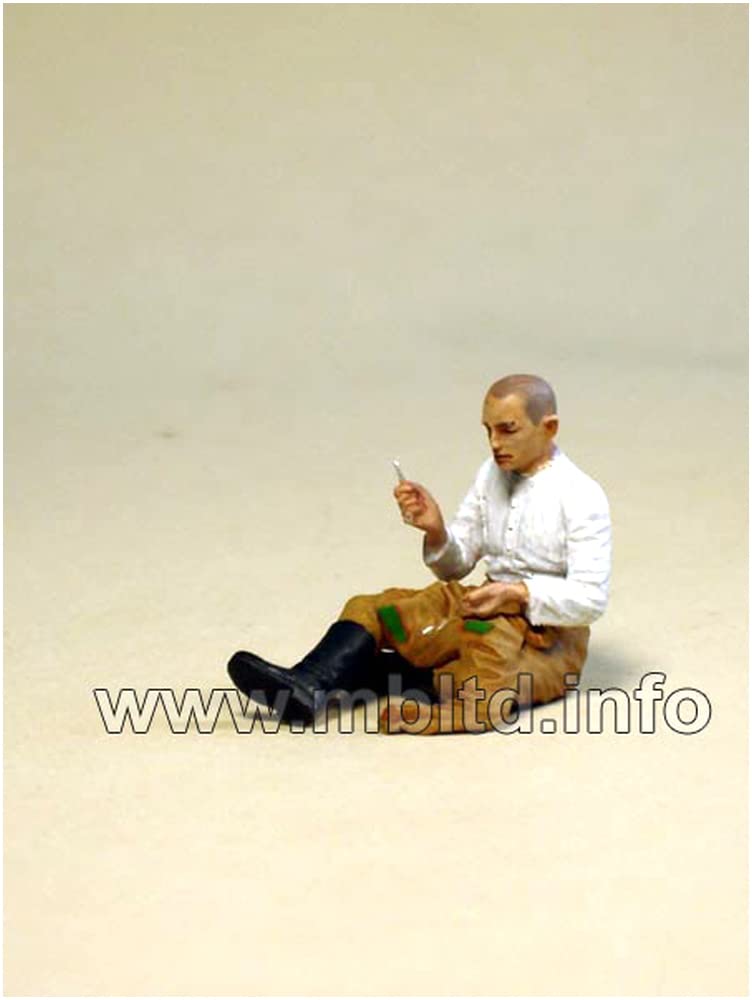 Master Box 1/35 Scale Soviet Tank Crew Resting Scene 1943-1945 Plastic Model Kit (4 Figures) MB35035