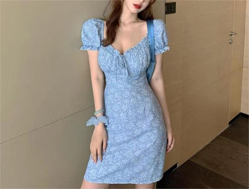 French small floral dress women's summer heart machine revealing collarbone square neck Platycodon waist sexy bubble sleeve short skirt
