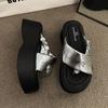 2025 new muffin thick-soled high-heeled cool slippers for women's summer wear with skirts, high-end one-word beach sandals