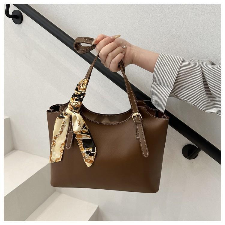 New Retro Large Capacity Tote Bag for Women Versatile Street Style Shoulder Handbag Casual Commuter Work Bag KTB