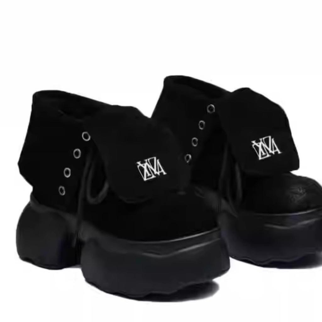 Black Martin boots women's 2025 autumn new thick-soled British locomotive short boots high-heeled thick-soled inner height-increasing women's boots