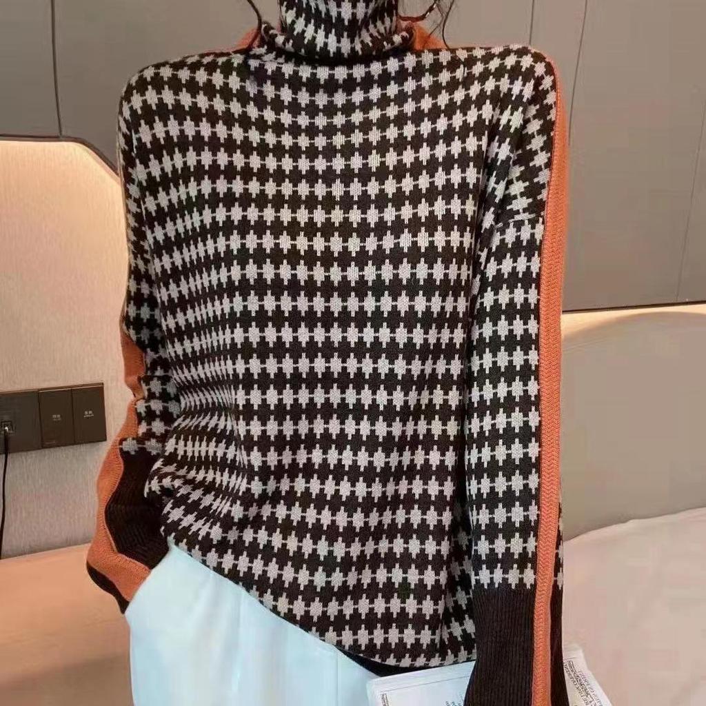 2024 Autumn/Winter Women's Turtleneck Sweater: Retro Pattern, Contrast Color, Knitted Style