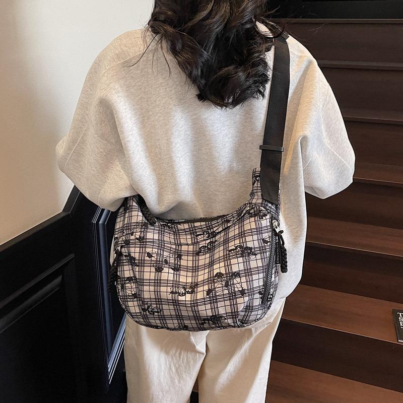 Floral dumpling bag women's new commuter shoulder armpit bag versatile large-capacity messenger bag