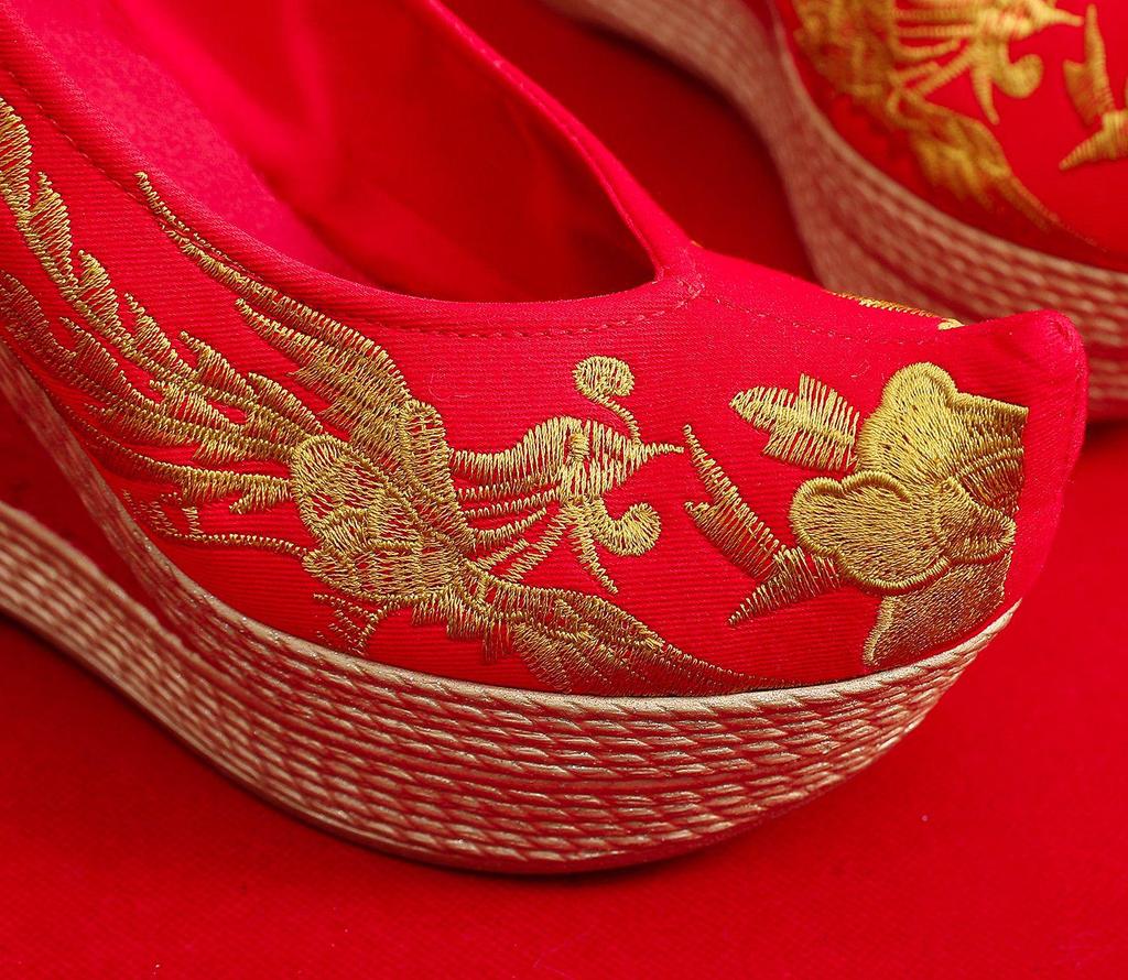 Show He Women's Spring Pearl Tassel High Heel Bridal Embroidered Shoes