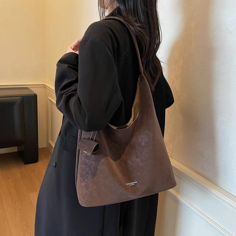 Retro tote bag women's large capacity 2025 new autumn and winter versatile simple shoulder bag casual work commuter bag