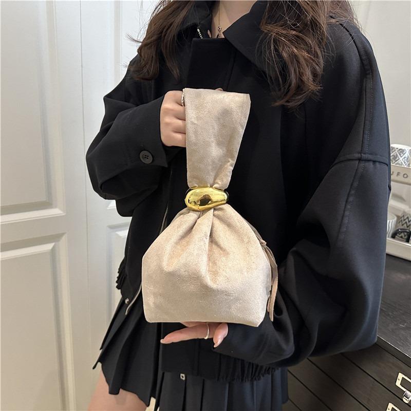 Niche design bag women's new trendy autumn and winter high-end sense retro popular hand bag bucket bag