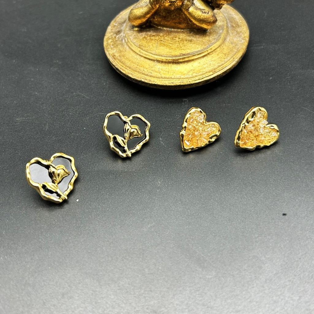 Vintage Niche Retro Heart Design Earrings With 925 Silver Needles Simple Versatile Plated Real Gold Color Preservation