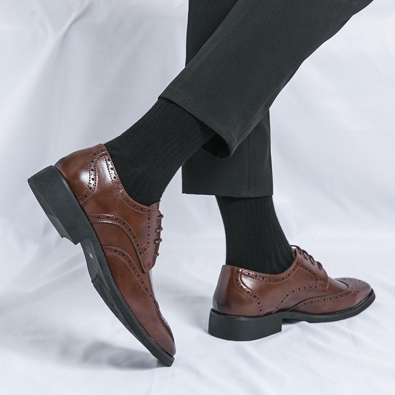 Luxury Designer Men's Black Bronw Patent Leather Brogues Casual Shoes Formal Wedding Dress Homecoming Footwear Zapatos Hombre