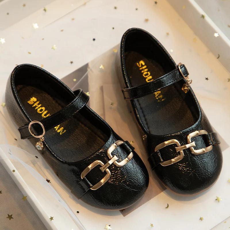 Girls' Performance Dance Shoes with Buckle Children's Flat Shoes Soft Sole 2024 New Girls' Leather Shoes with Pendant Hook&loop