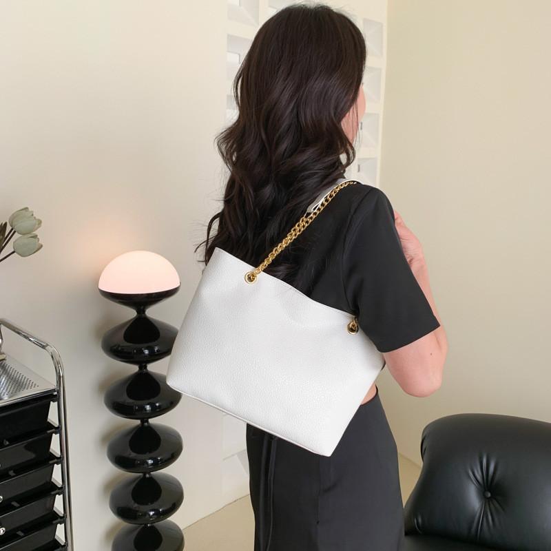 Stylish Large Tote Bag For Women With Chic Shoulder Strap Ideal For Casual Commuting