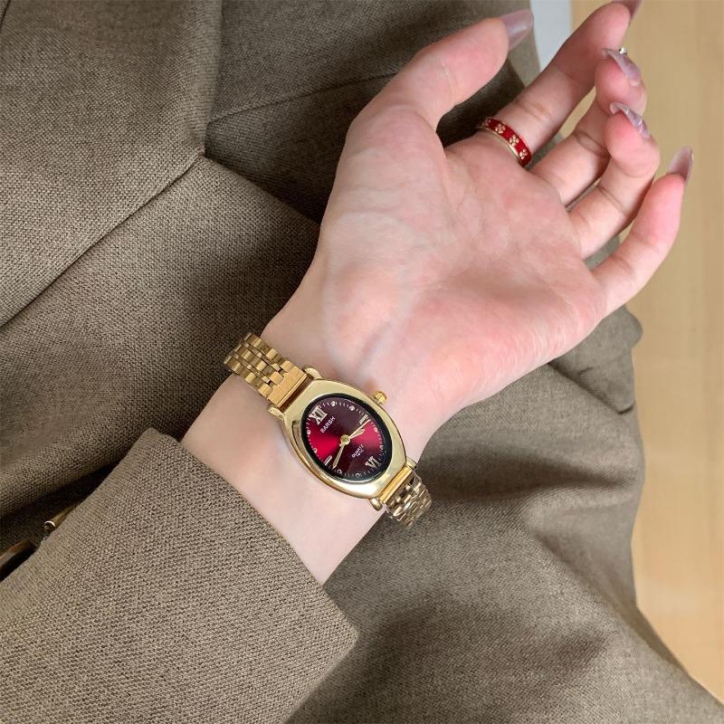 Mittelalterlicher Stil Literarische und Retro Armbanduhr Damen Kleine Exquisite Leichter Luxus Temperament Damen Quarz Uhr