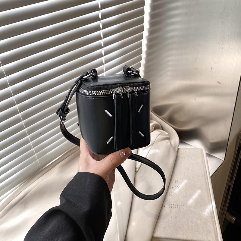 

Повседневная корейская версия маленькая квадратная сумка 2024 зимняя новая сумка женская индивидуальная простая сумка-мессенджер ретро модная сумка через плечо