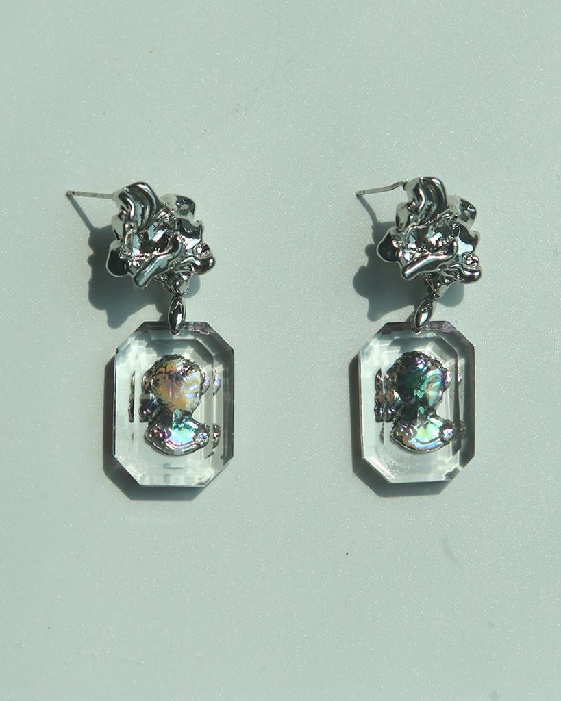 Lovuee Square Cut Glass Cameo Earrings