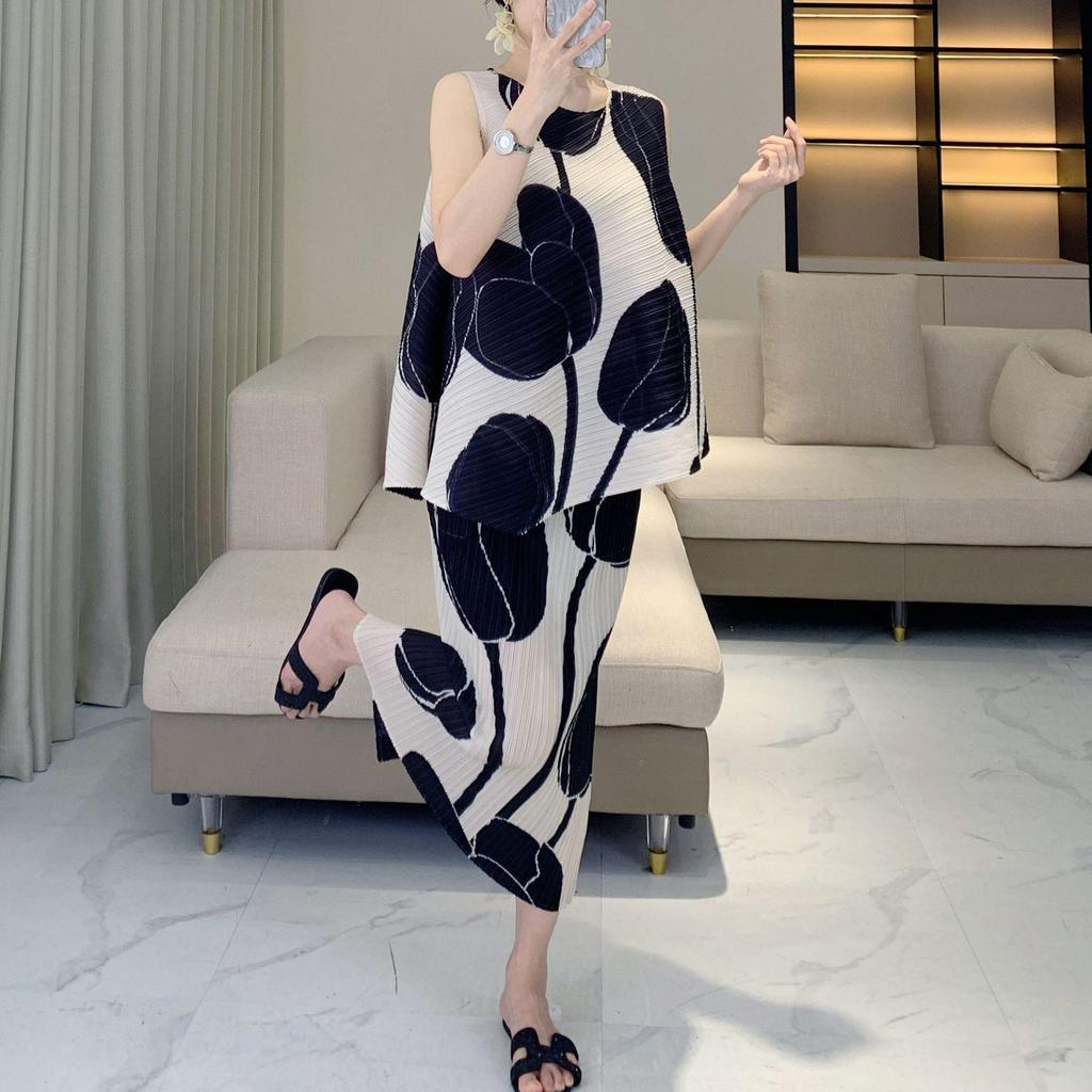 2025 Women's Elegant Floral Two-Piece: Casual Loose Top & Plus Size Midi Skirt