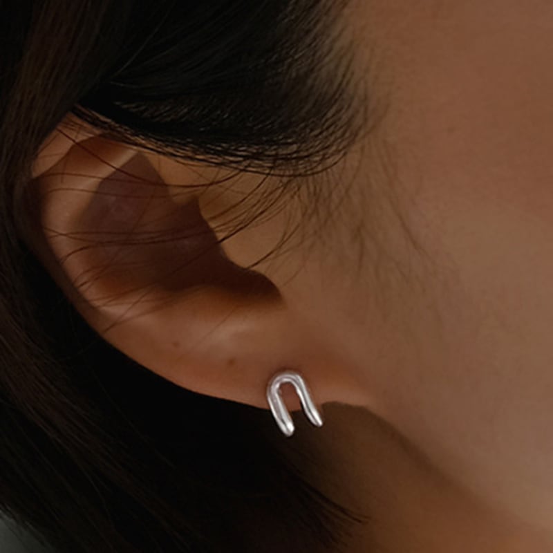 

Pinaf Piccola outline earring Free