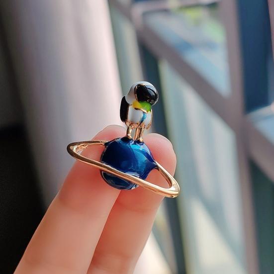 Astronaut Brooch Pin Enamel Blue Planet Lapel Pin Alloy Spaceman Badge Outfit Accessory