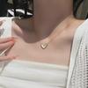 Colier cu inimă de aur - Modă de nișă pentru femei, Lux ușor, Lanț de claviculă simplu cu design unic