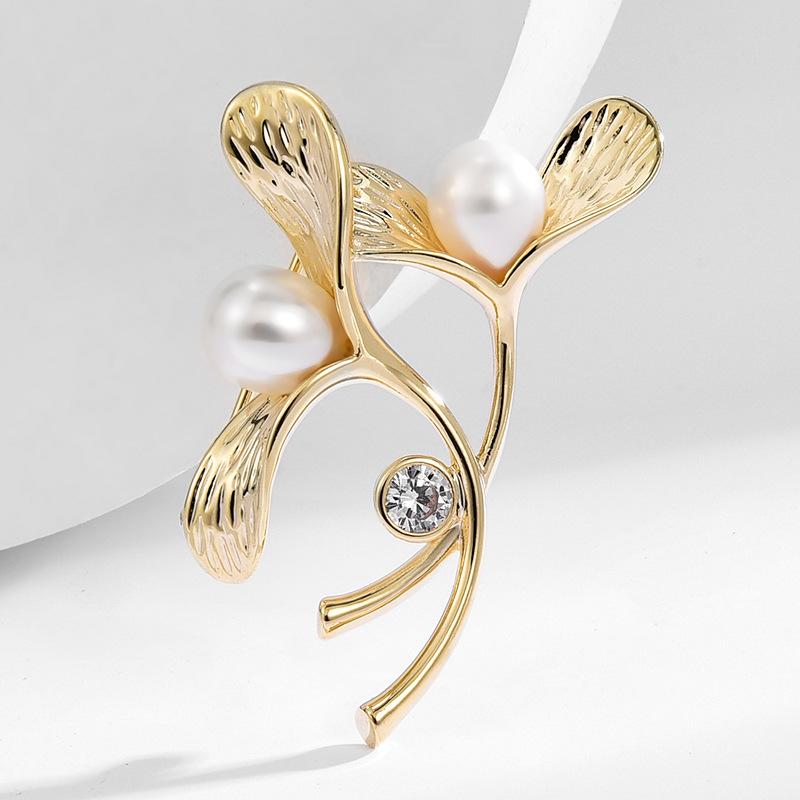 Simple small fragrant freshwater pearl flower brooch copper plated real gold high-end plant corsage clothing accessories