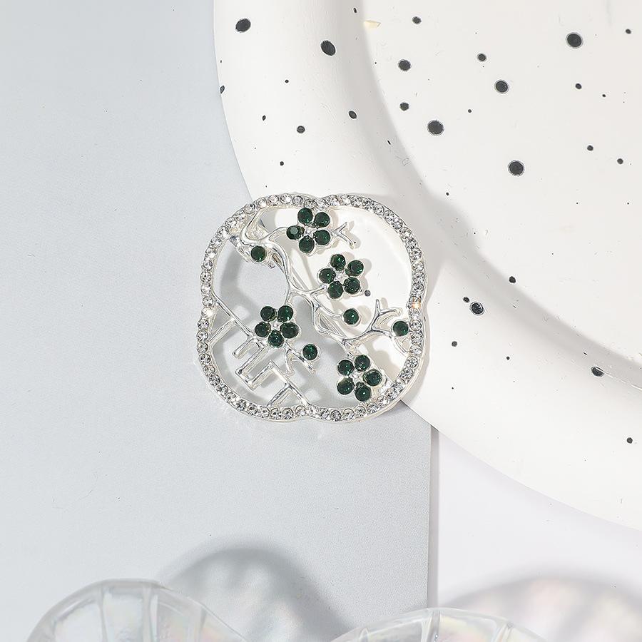 Female Fashion Retro Chinese Style Hollow Plum Blossom Brooch
