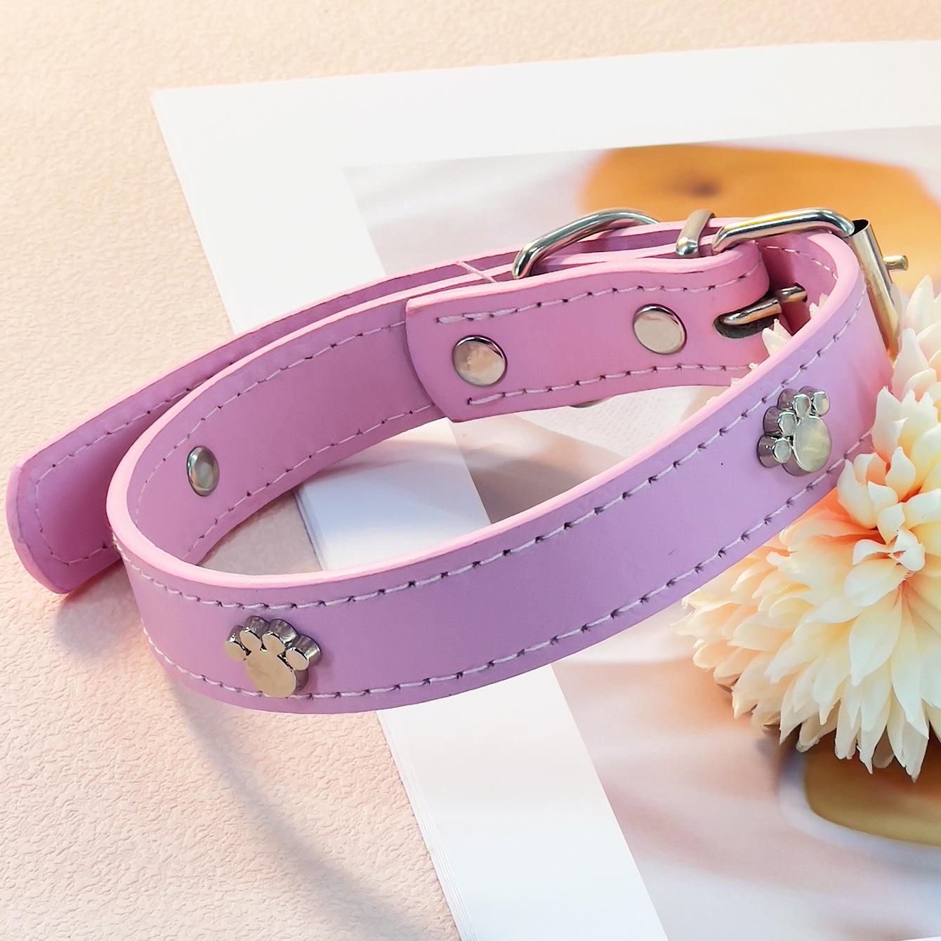 

Кожаный ошейник из ПУ с металлическим декором с отпечатком лапы питомца для маленьких и средних собак и кошек S [1.5*37cm] розовый