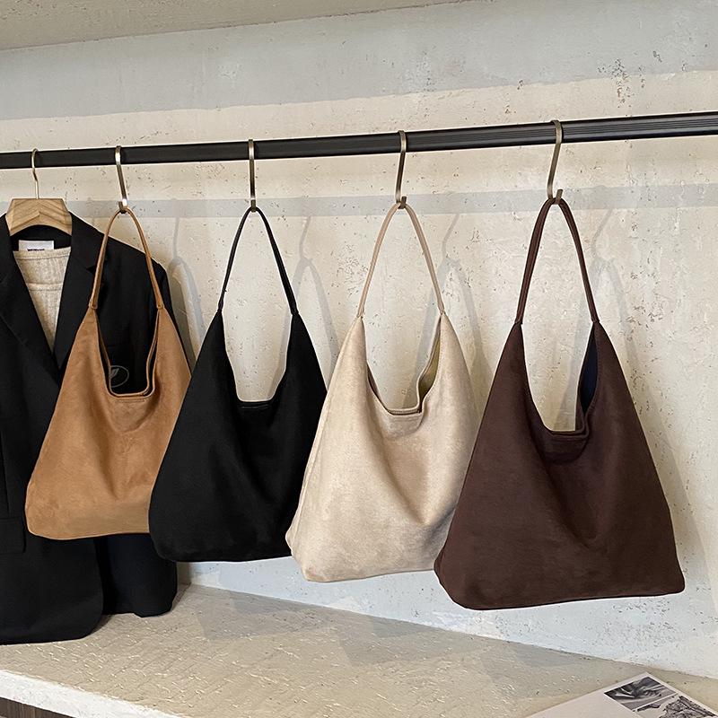 Women's Retro Velvet Shoulder Bag 2025: Large Capacity Autumn/Winter Tote, Bucket-Style Commute Bag