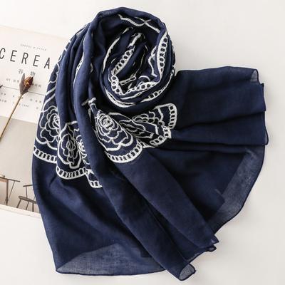 Accessoires – Schals & Tücher