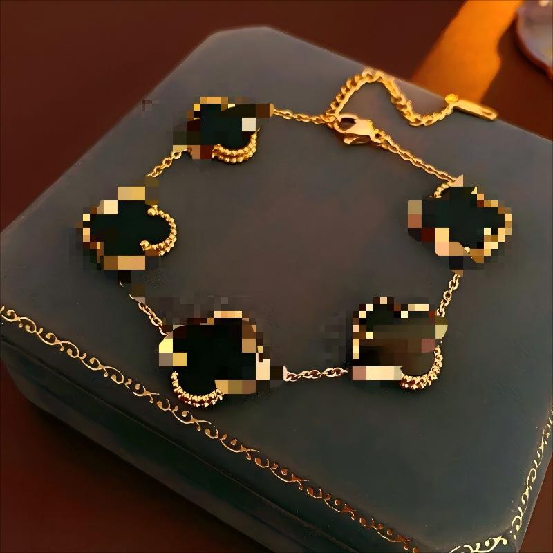 High-End Titanium Steel Four-Leaf Clover Bracelet with Shell Pendant – Durable, Fade-Resistant Design