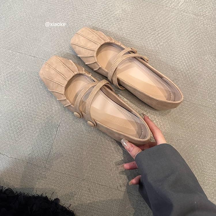 Square head single shoes women's flat 2025 new spring versatile one-word buckle French gentle pleated Mary Jane women's shoes
