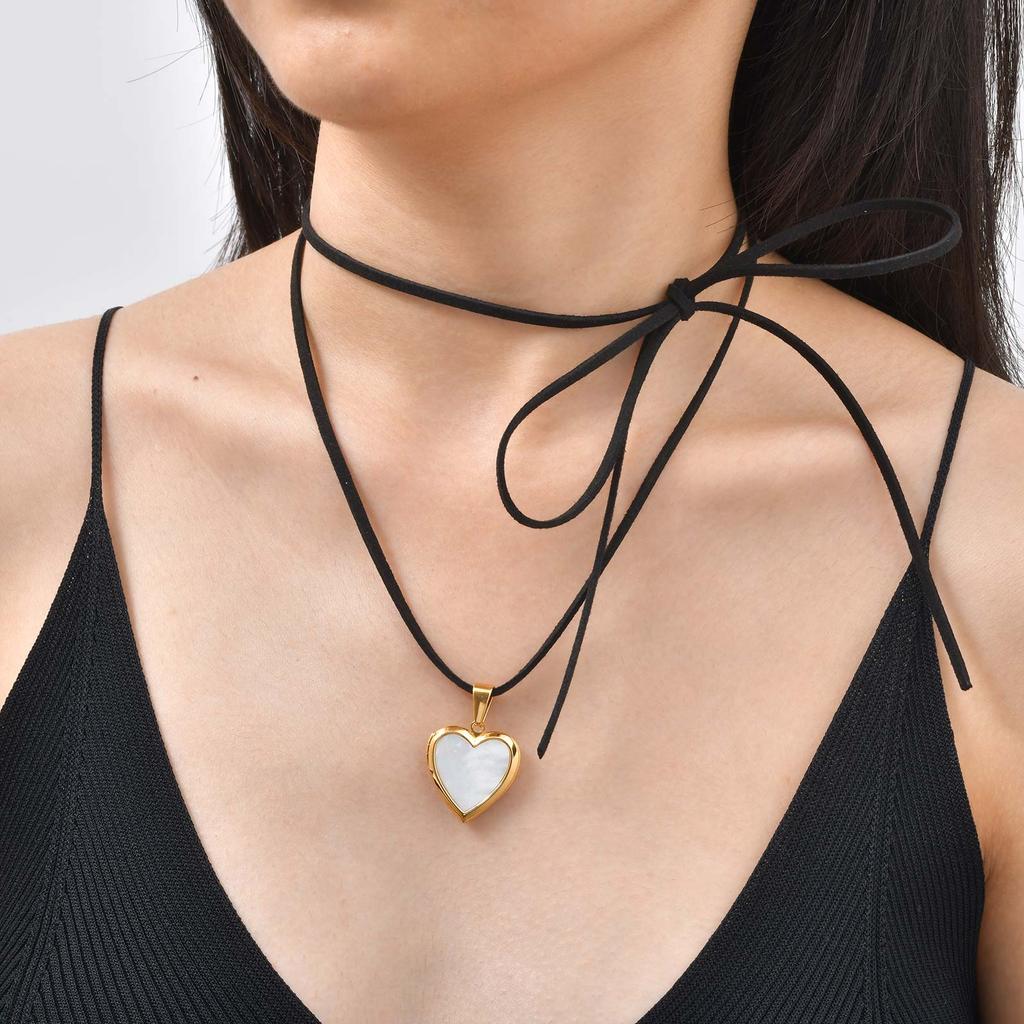 Women's Locket Pendant Necklaces Black Velvet Chain Necklace Rope Chain Heart Pendant Fashion Jewelry Gift