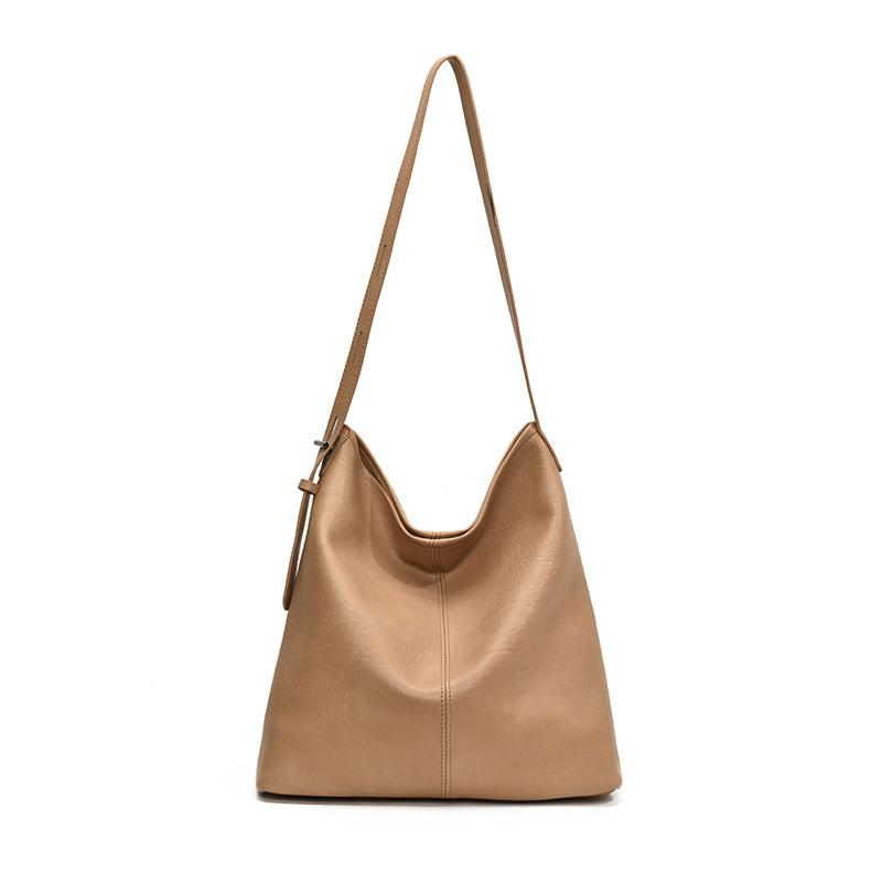 Fashion and leisure large-capacity commuter tote bag women's 2025 winter new simple underarm bag premium shoulder bag