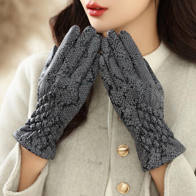 Women's Winter 2025 Touchscreen Cycling Gloves - Windproof, Cold-Proof, Split-Finger Design with Fur Trim.