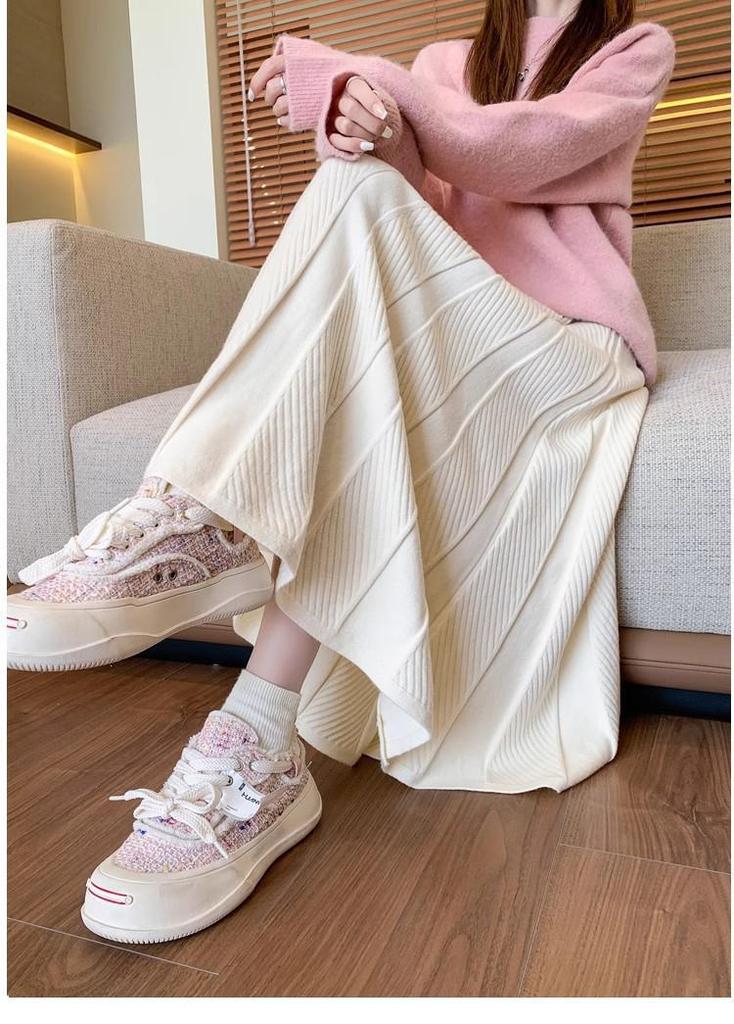High-Waisted Pleated Knit Skirt for Women, Mid-Length, Textured Design - 2026 Autumn/Winter Collection with a Designer Feel.