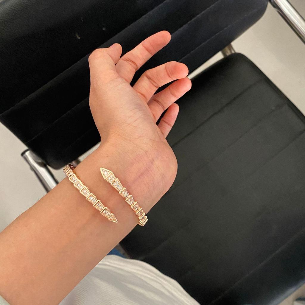 Vielseitiges schlangenförmiges Sternenhimmel-Diamantarmband – High-End-Mode, europäischer und amerikanischer Stil.