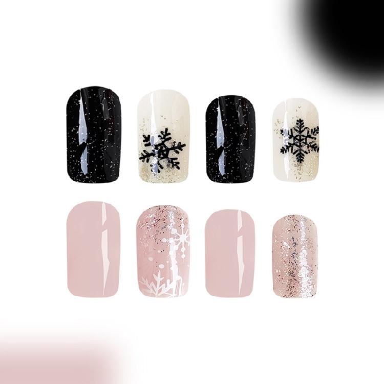 Christmas Press On Nails Black and White Snowflake Nail Accessories Suitable for Christmas and Winter Celebrations