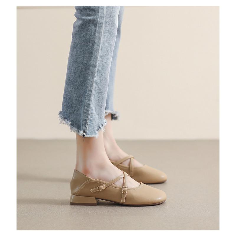 Women's soft soled thick heels round toe shoes