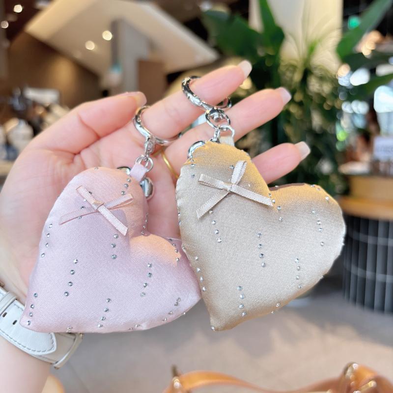 

1 Pcs Rhinestone Bow Bag Pendant Couple Girl Style Simple Love Schoolbag Women All-Match Bag Pendant A3