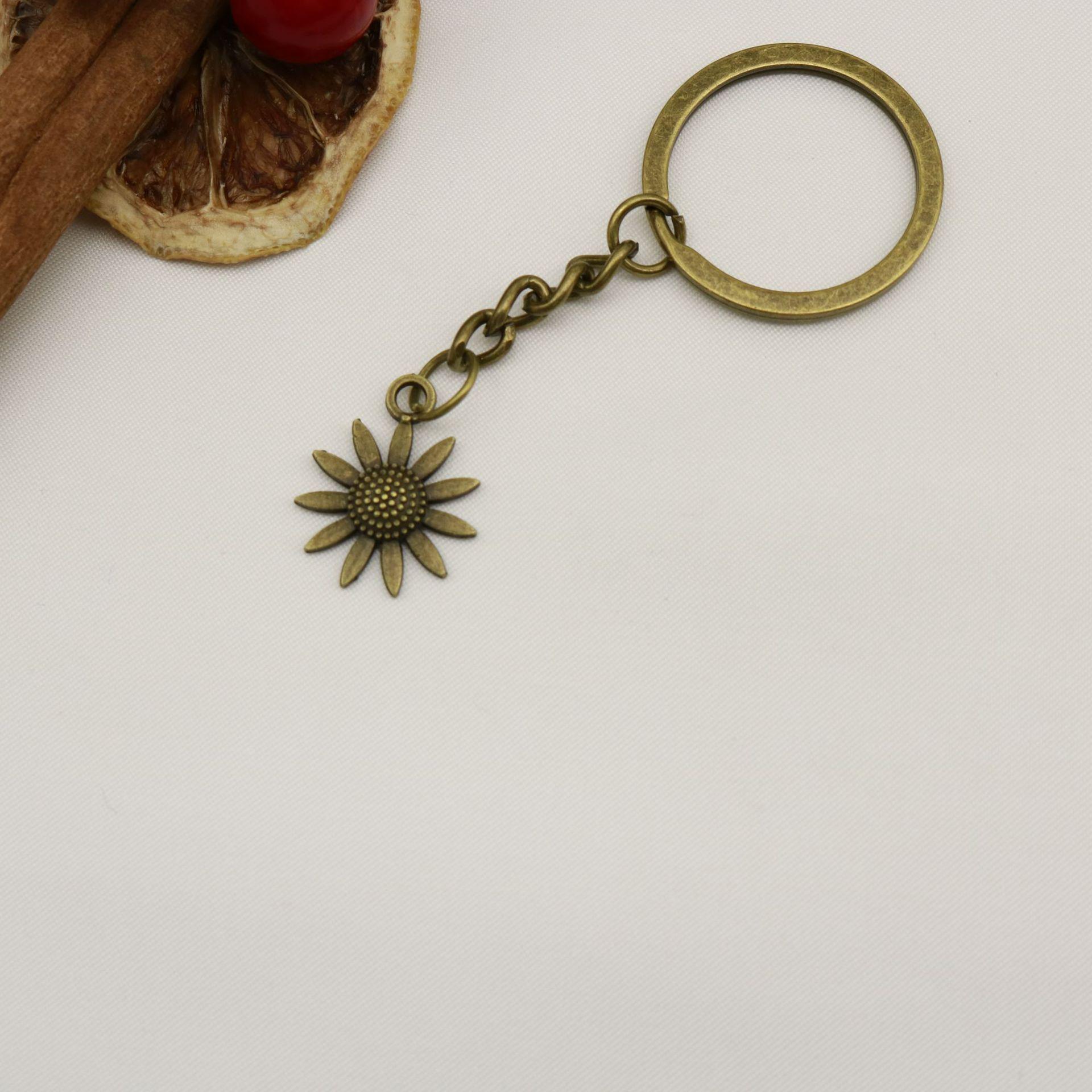 Hot Selling Simple Sunflower Keychain Pendant