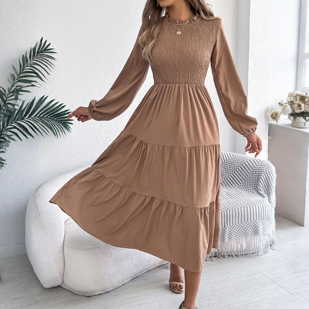 Modieuze, kleurrijke, ronde halsjurk met lange mouwen en een losvallende pasvorm voor dames.