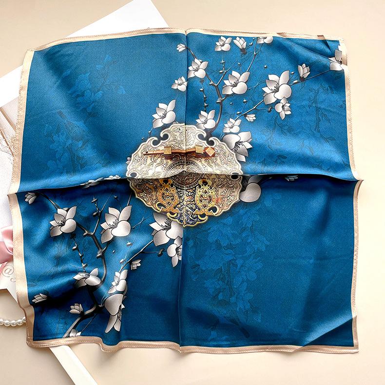 Hot-selling new product Guofeng series small square silk scarf three-dimensional silk satin oil painting retro printing mulberry silk, female