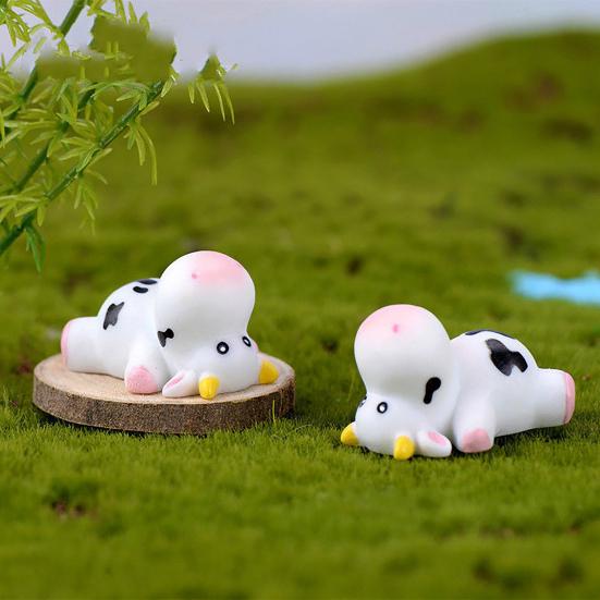 Cow Figurine Eco-friendly Eye-catching Resin Miniature Cow Craft Statue for Home