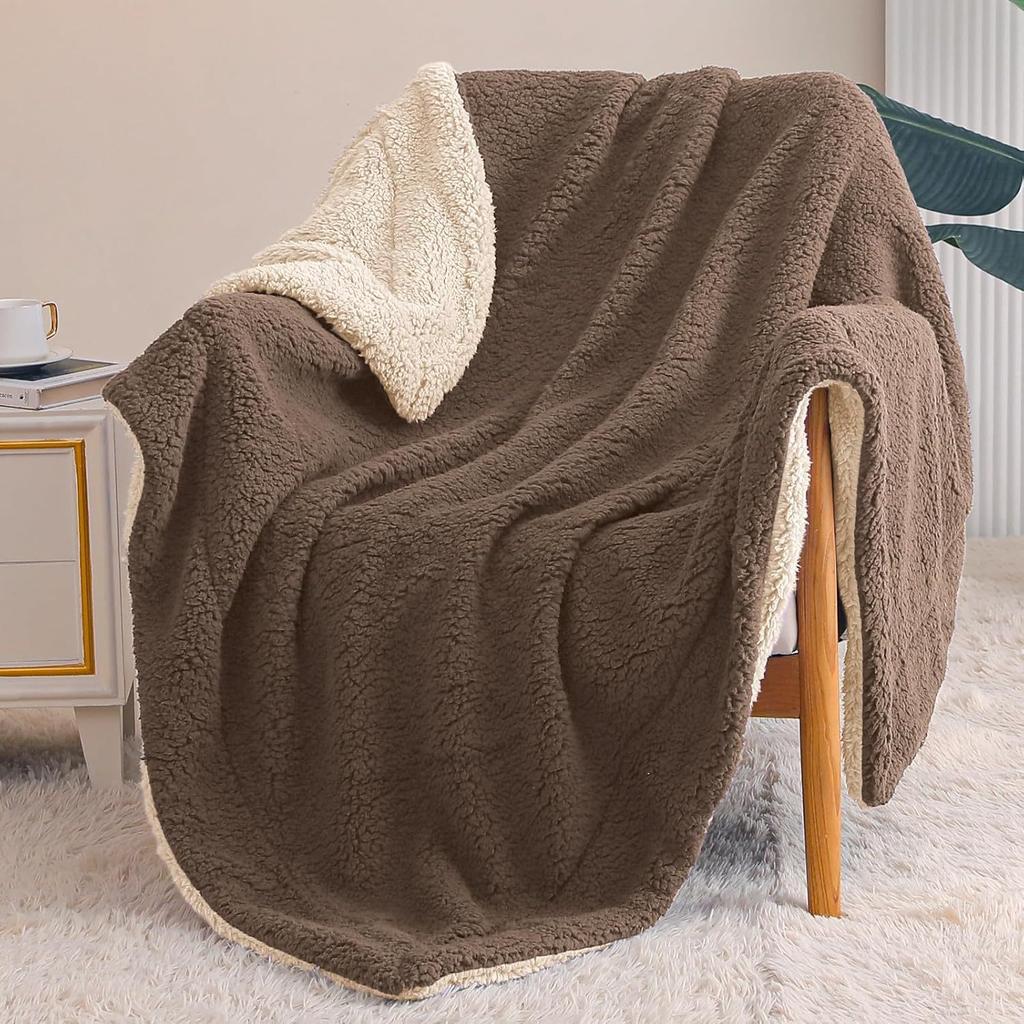 Double-Layer 100% Polyester Eco-Friendly Luxury Lamb Flannel Sherpa Blanket Winter Solid Color Thick Knitted Quilt
