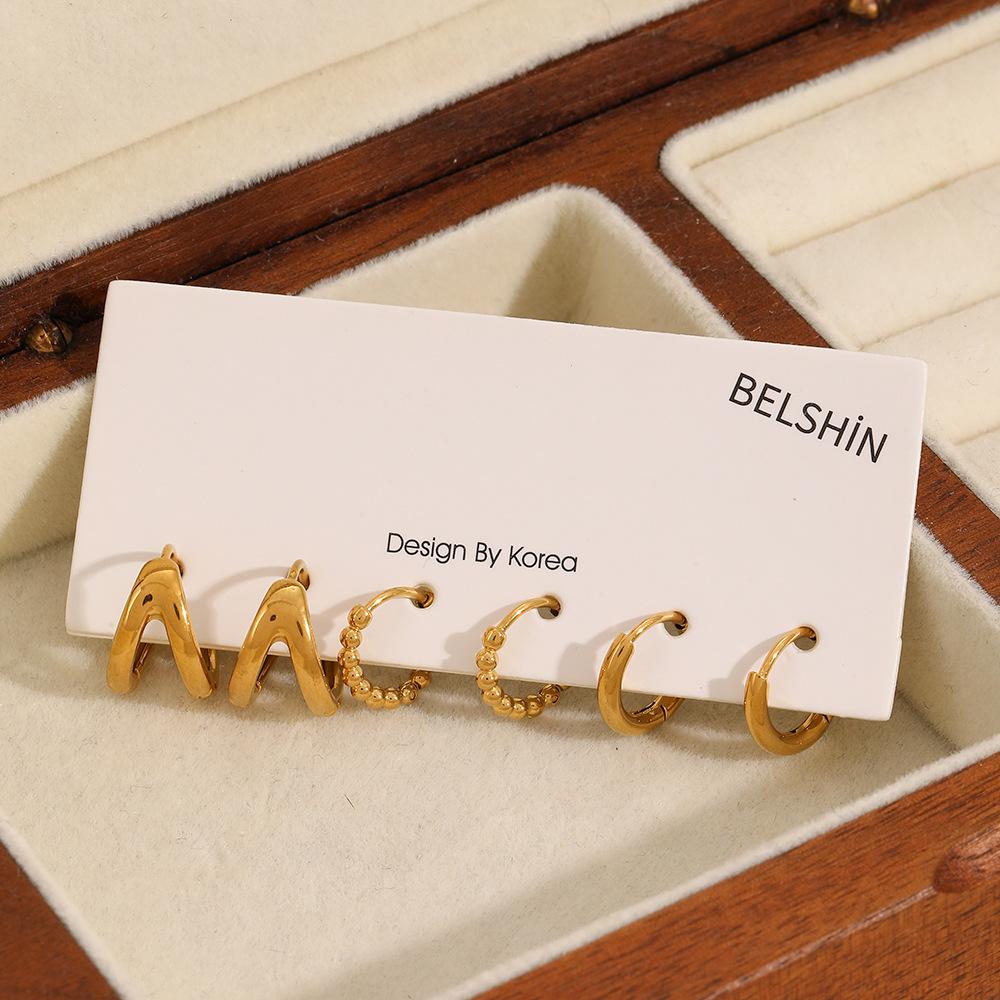 

Exquisite and versatile titanium steel earrings, women s simple and fashionable 18k gold color-preserving stainless steel earrings, fashionable 18K