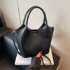 Spring and Summer New Woven Pattern Commuting Casual Simple Large Capacity Retro Underarm Portable Shoulder Bag Women
