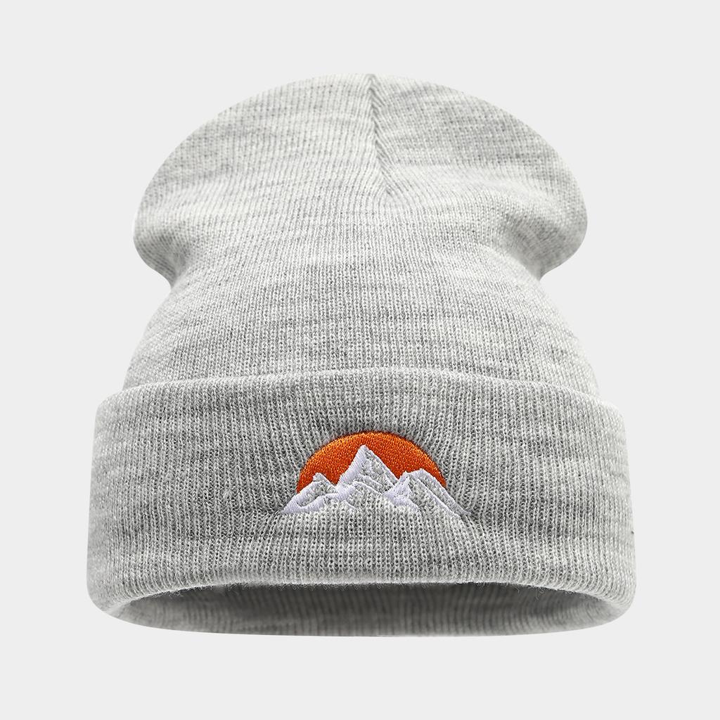 European and American mountain peaks, big sun embroidered wool hats, hot-selling men's and women's outdoor sports and leisure warm knitted hats
