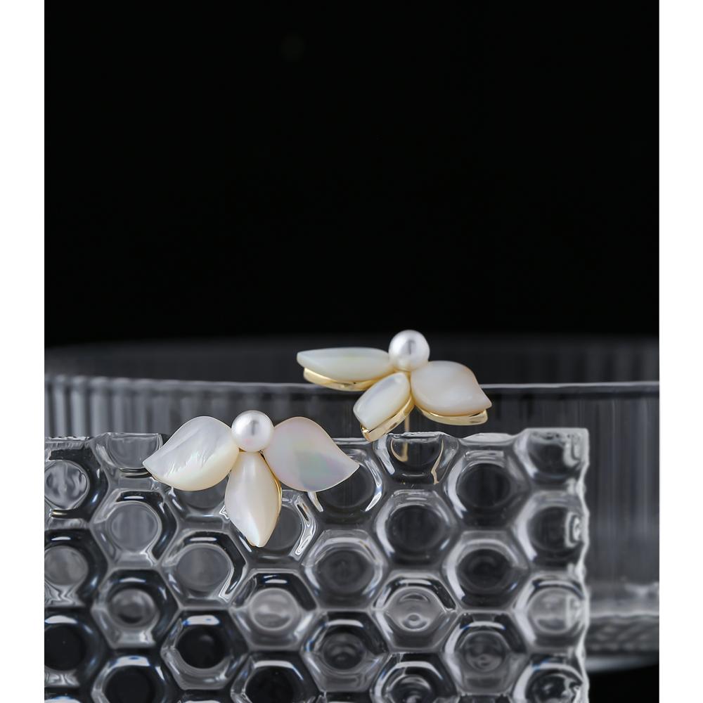 Yhpup Fashion Natural Shell Flower Stud Earrings Statement Simulated Pearls Small Chic Jewelry for Women Aros Mujer Oreja Gift