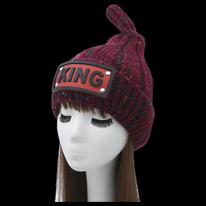 ZHENYUEQI KING Knitted Beanie with Leather Tag